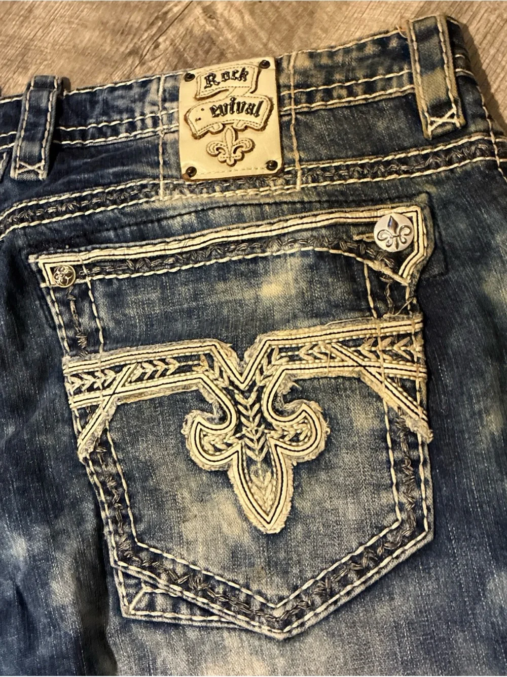 Rock Revival Scotie Shorts Men’s SZ 42 Distressed Denim Light Wash Embroidere